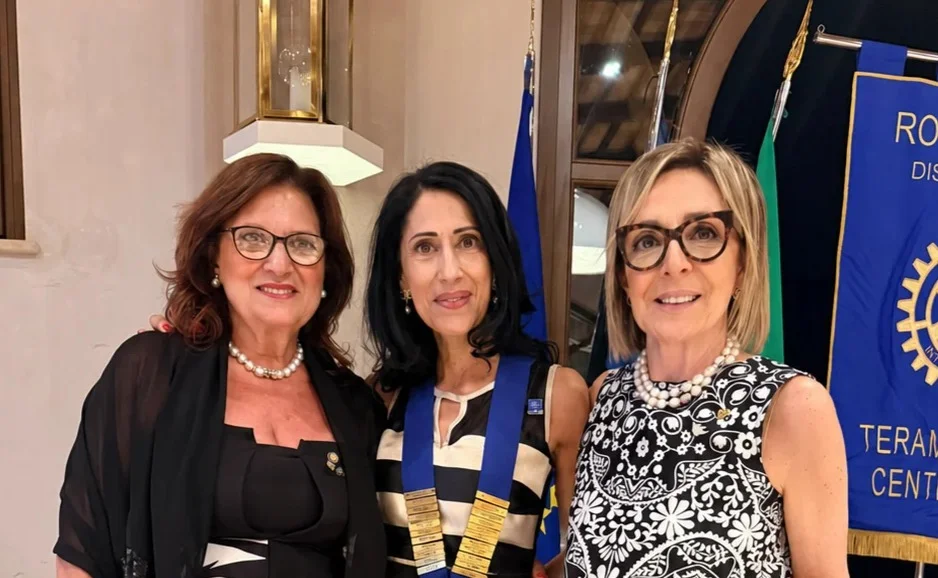 Passaggio del martelletto del Rotary Club Teramo Nord Centenario