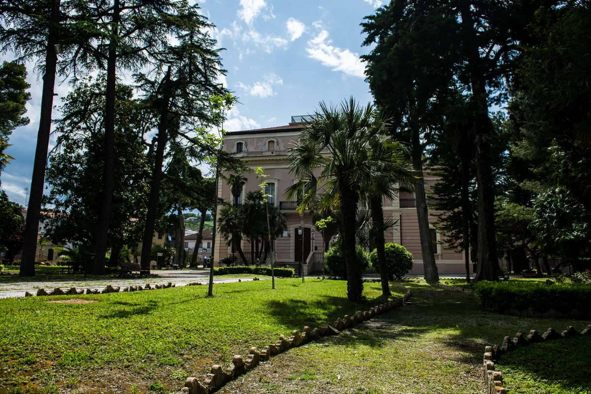 Nuove rose per il giardino della Villa Comunale di Roseto