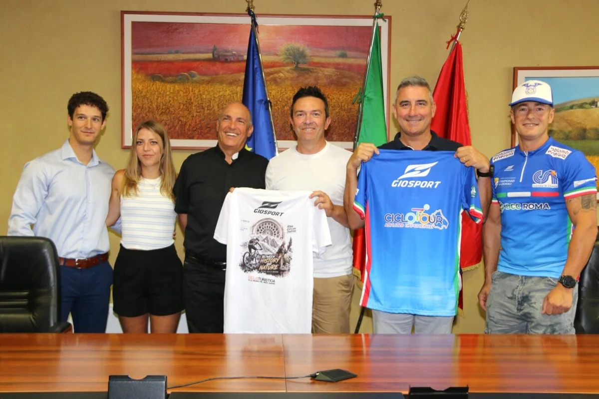 Sport: Quaglieri riceve la prima maglia iridata del campionato nazionale Csi di cicloturismo