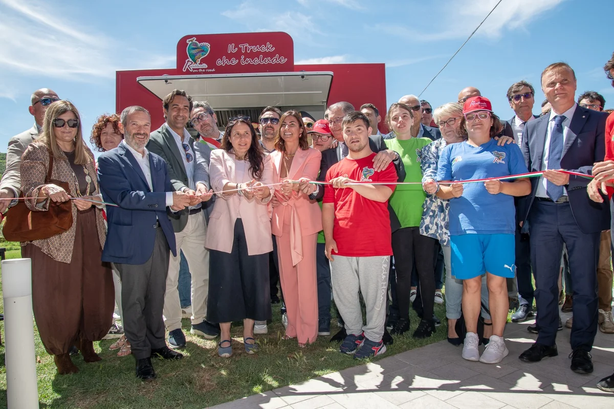 La Ministra Alessandra Locatelli a Rurabilandia inaugura il food truck