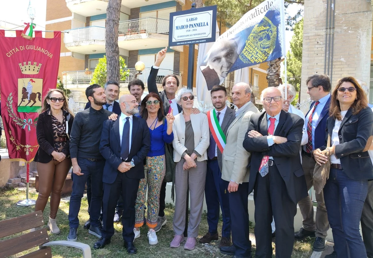 Targa commemorativa per Marco Pannella a Giulianova