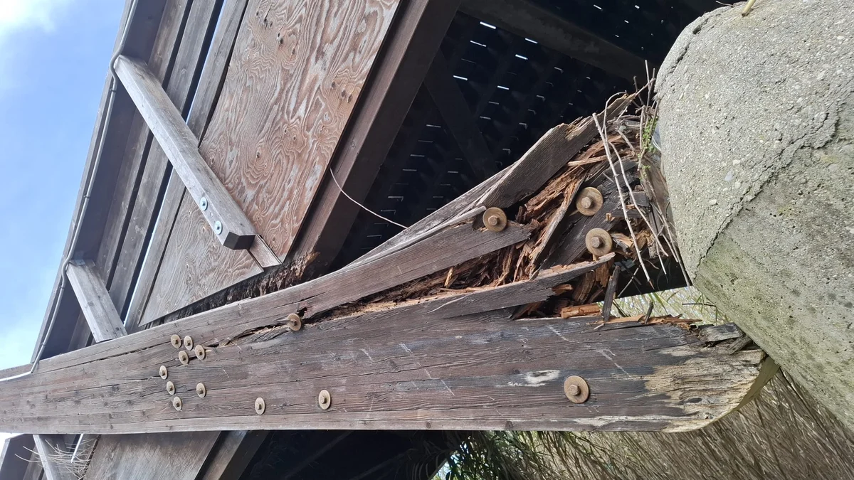 FOTO | Ponte ciclopedonale sul Salinello: chiuso da oltre 2 mesi