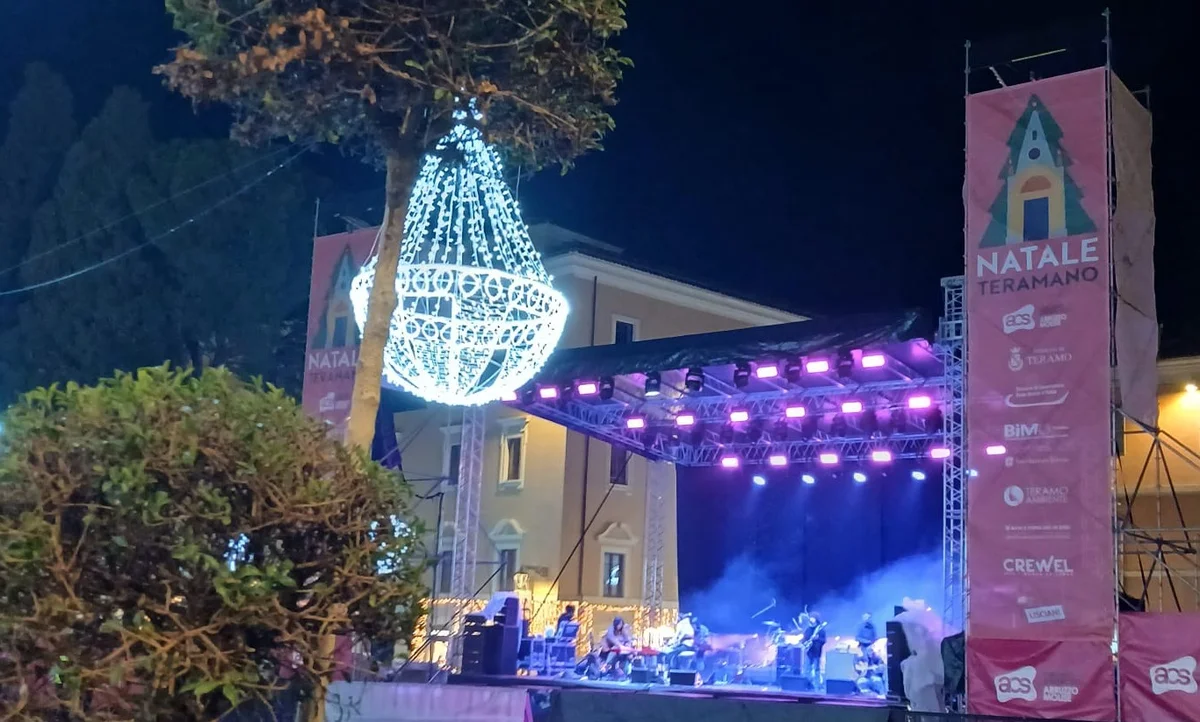 FOTO e VIDEO | Lucio Corsi torna a Teramo ed è un trionfo