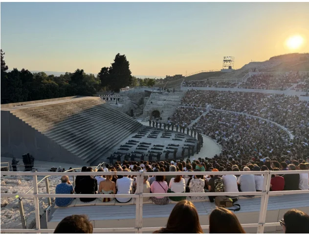 Antigone sold out. Il liceo Einstein di Teramo porta oltre 150 studenti a Siracusa