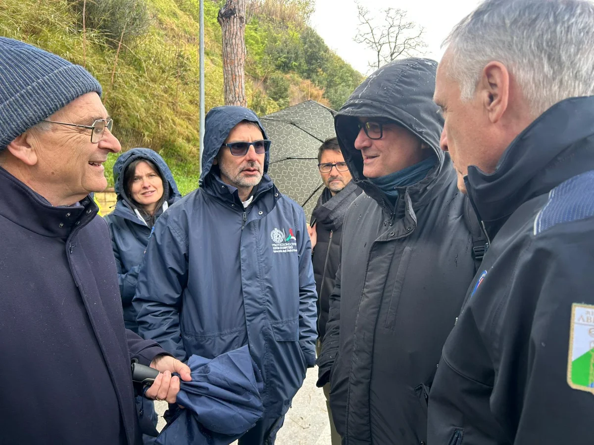FOTO e VIDEO | Frana di Silvi, sopralluogo dei geologi Sciarra e Casagli