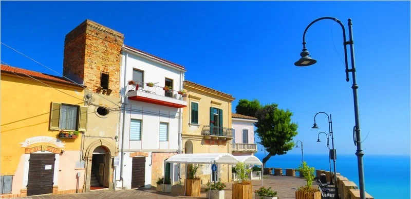 Frana a Silvi Paese, ordinanza sugli accessi e la sosta per l'estate