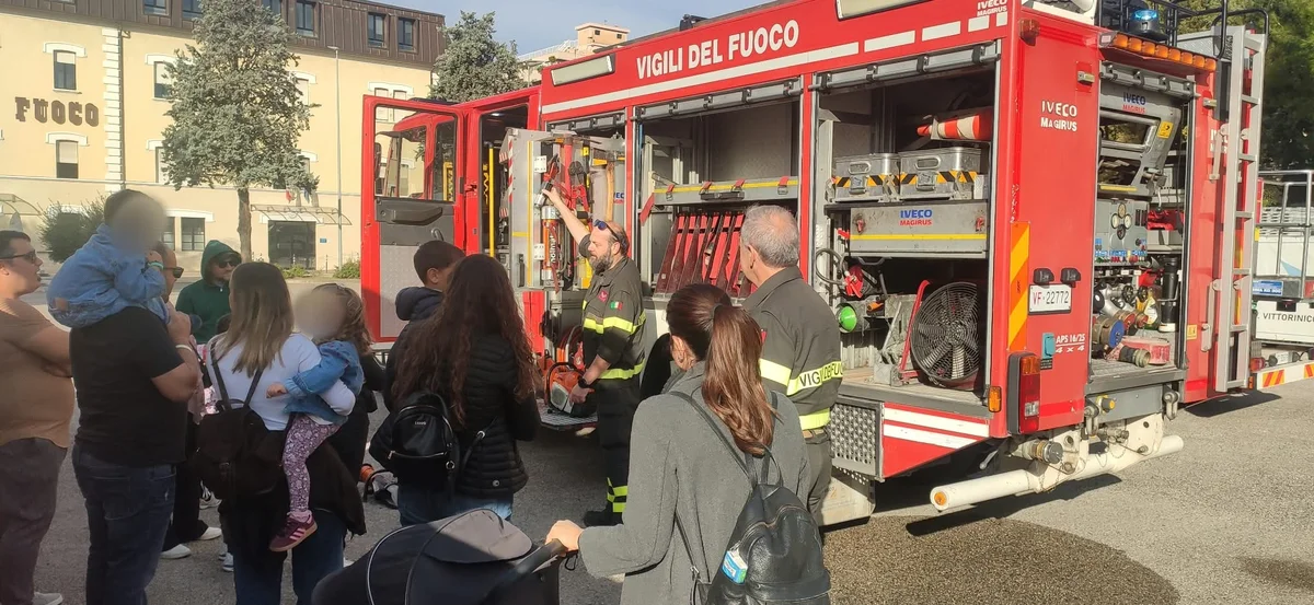 FOTO e VIDEO | Vigili del Fuoco, aperte le porte alla città di Teramo