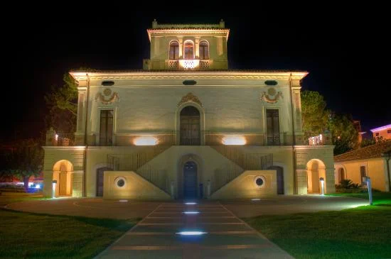 Pineto illumina Villa Filiani per la campagna Airc e per la dislessia