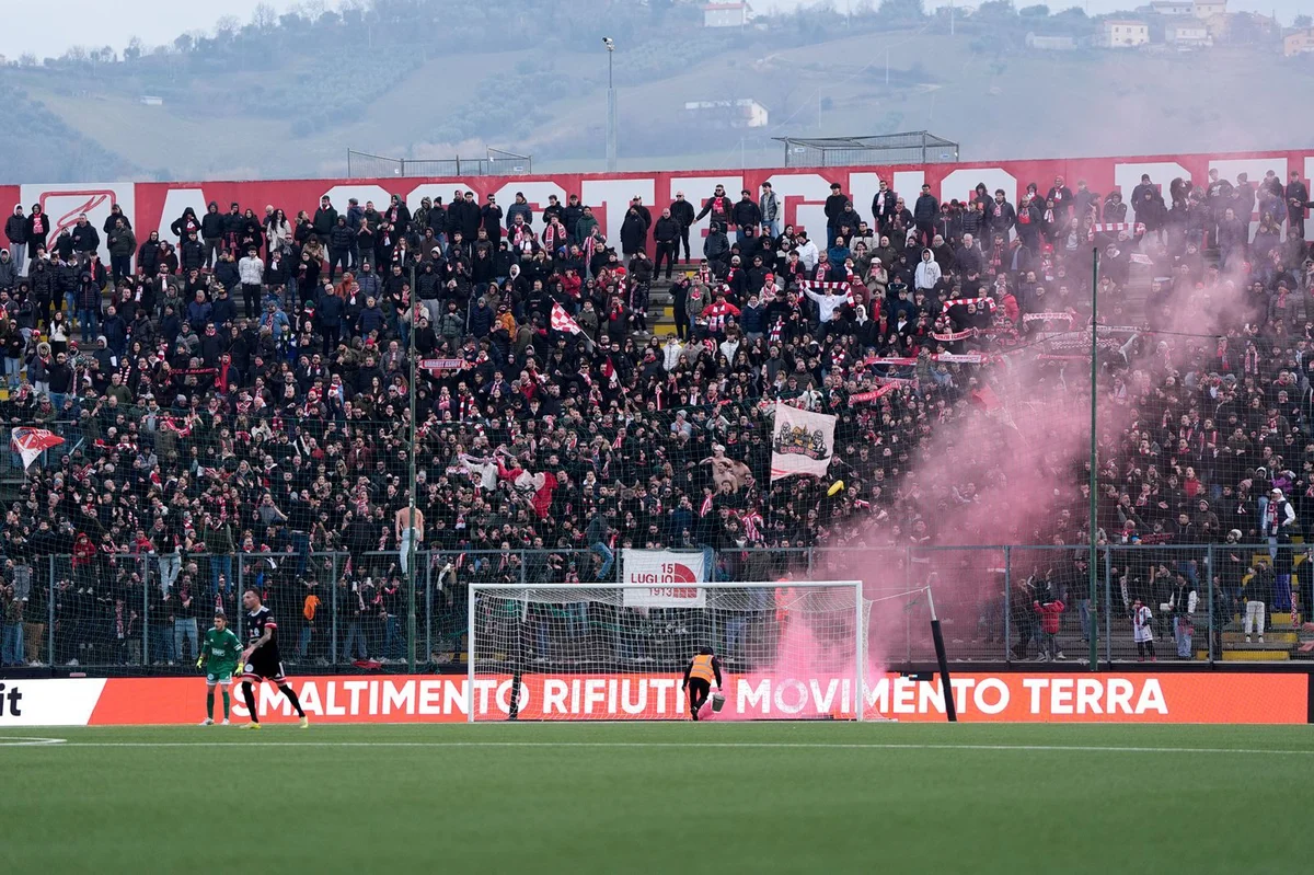 Post-derby, Daspo di 5 anni per la bomba carta che stordì Negro