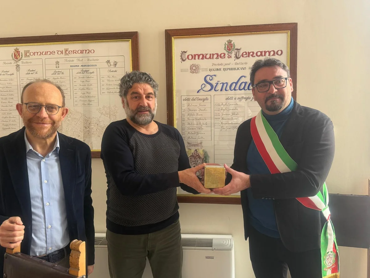 FOTO e VIDEO | Giorno della Memoria, una pietra d'inciampo per Carino Gambacorta