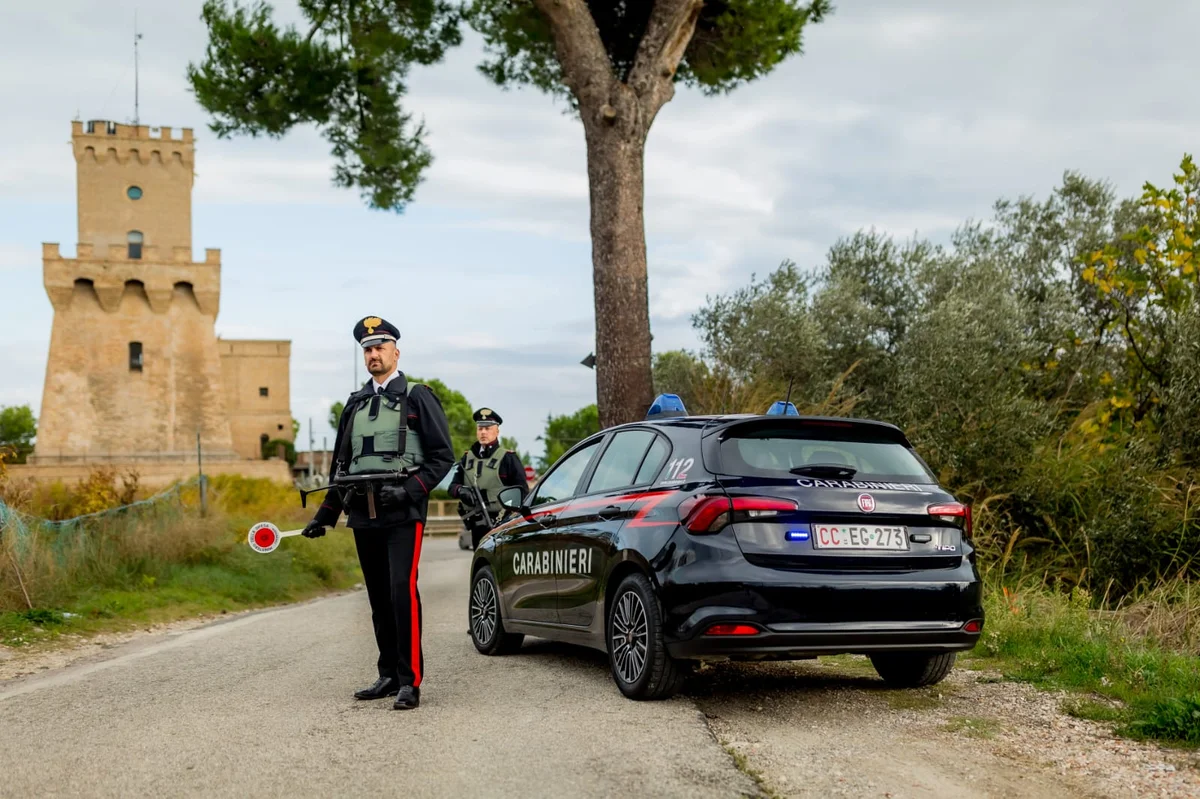 Pineto,  fermata in auto con la coca: arrestata una donna