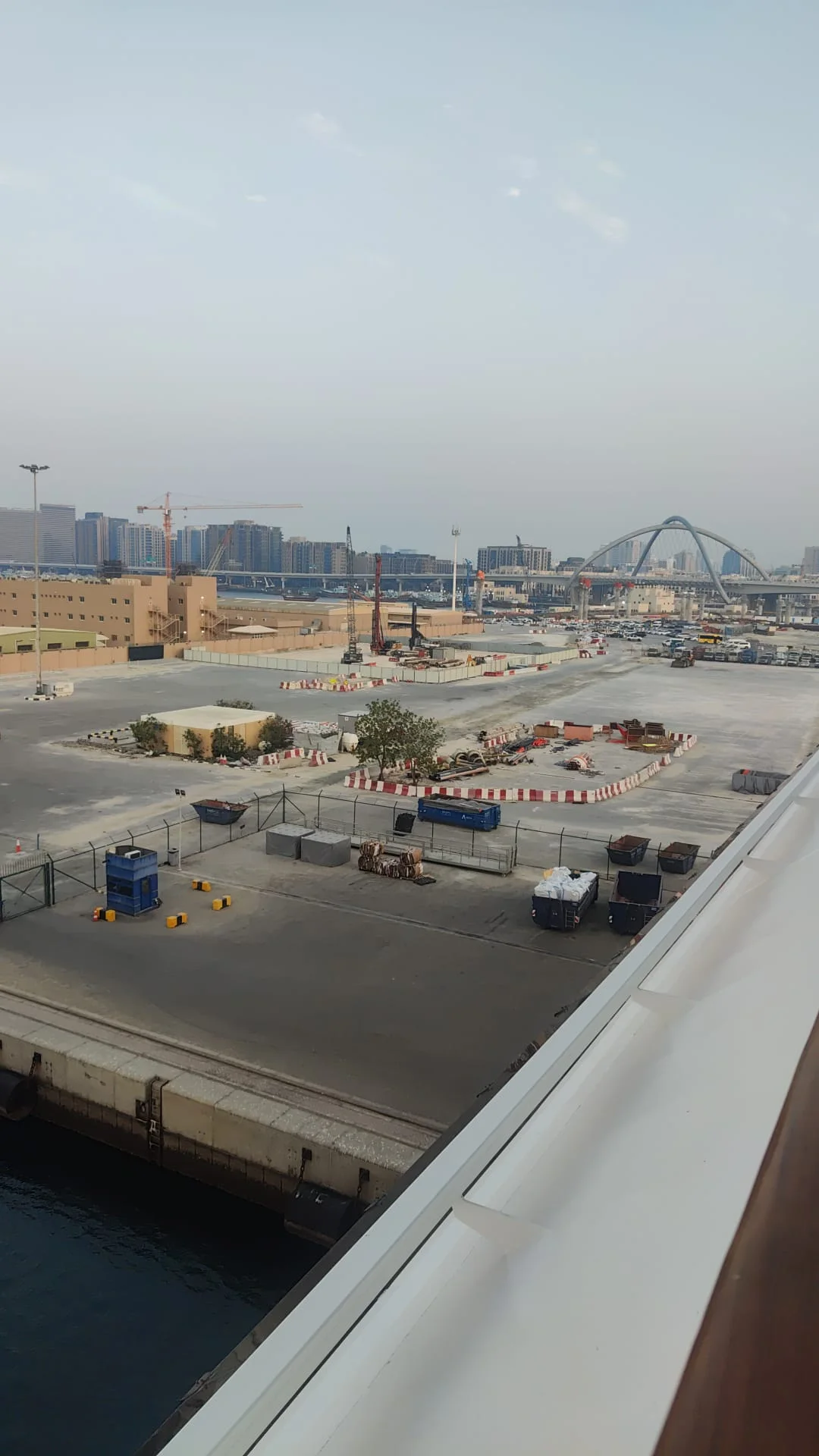 FOTO e VIDEO | Guerra in Iran, famiglia teramana bloccata a Dubai sulla nave Msc Euribia