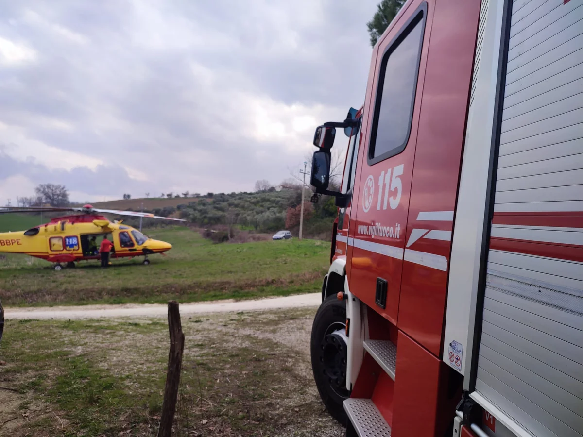 VIDEO | Incidente agricolo a Civitella, si ribalta il trattore: 75enne grave