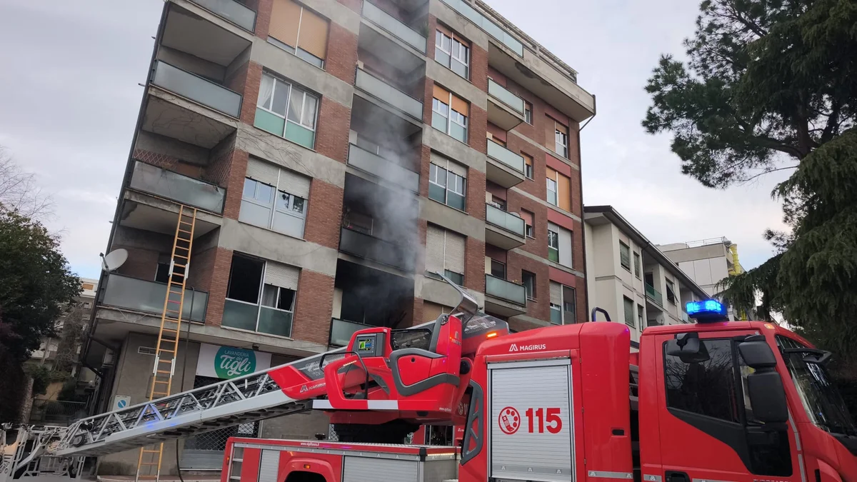 VIDEO | Incendio viale Mazzini, Di Padova: "Famiglie evacuate assistite"