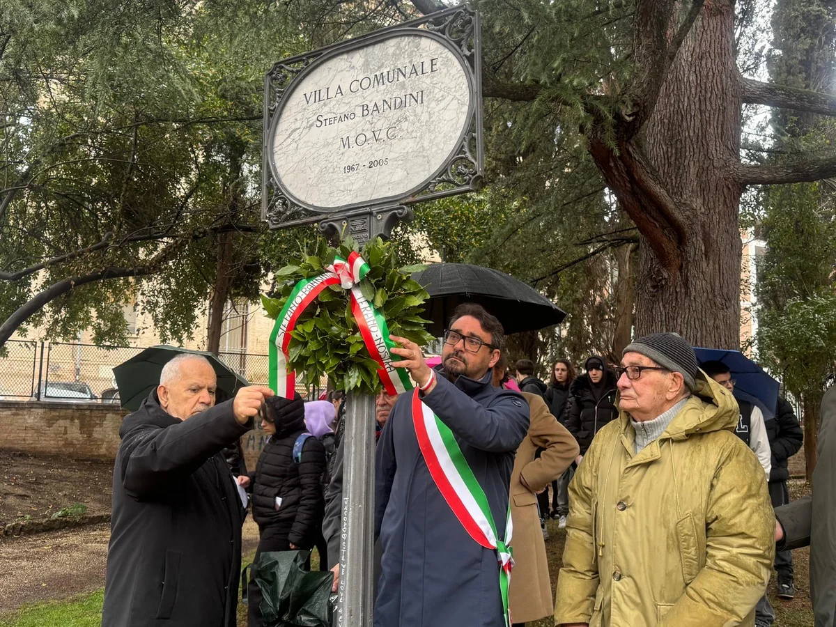 FOTO e VIDEO | A 21 anni dalla sua scomparsa il commovente ricordo di Stefano Bandini