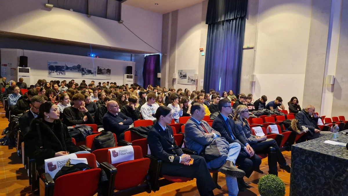 FOTO | XXXIV Premio Nazionale Paolo Borsellino, il magistrato Catello Maresca presenta agli studenti il suo libro “Il genio di Giovanni Falcone”