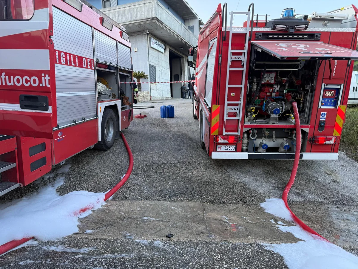 Incendio in una rimessa a Guardia Vomano