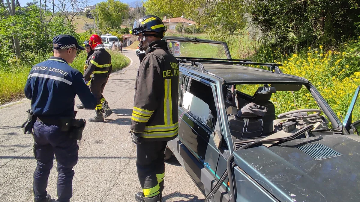 Auto contro un muro: 65enne in ospedale