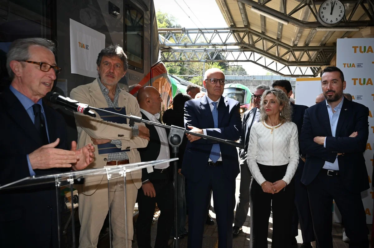Trasporti, quattro nuovi elettrotreni TUA per potenziare la flotta ferroviaria di TUA