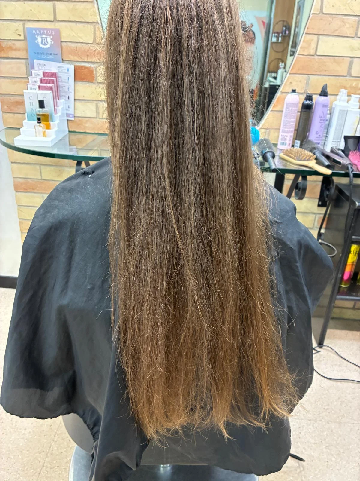 Giorgia e Ilaria donano i capelli per i pazienti oncologici