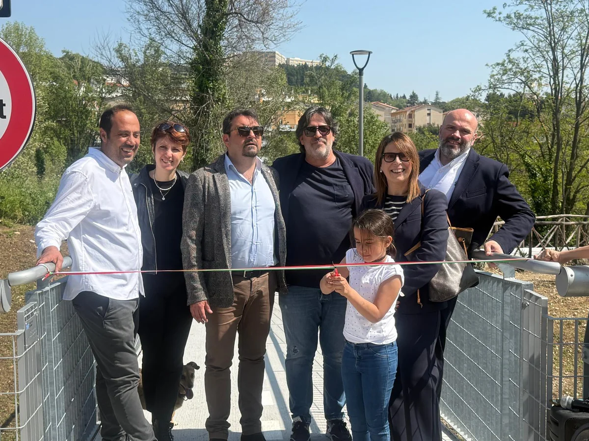 FOTO e VIDEO | Centro e lungofiume più vicini con la passerella del parcheggio San Francesco