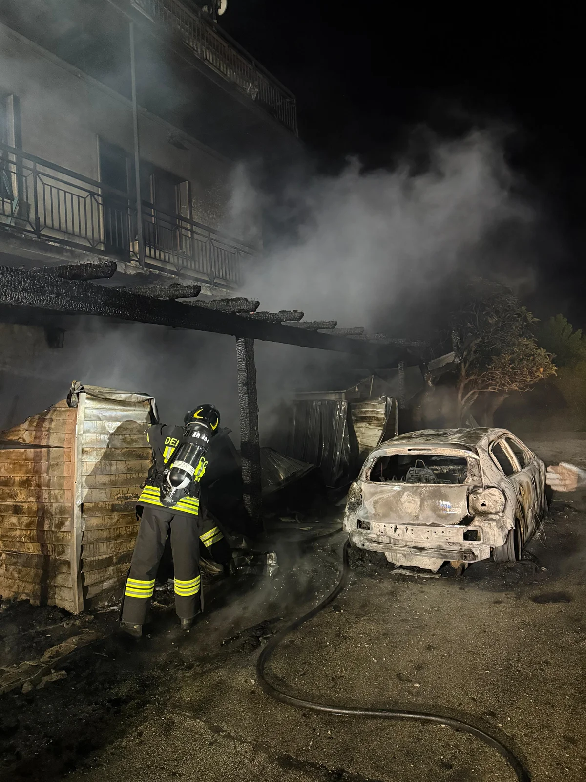 FOTO | Incendio di un'abitazione ad Alba Adriatica