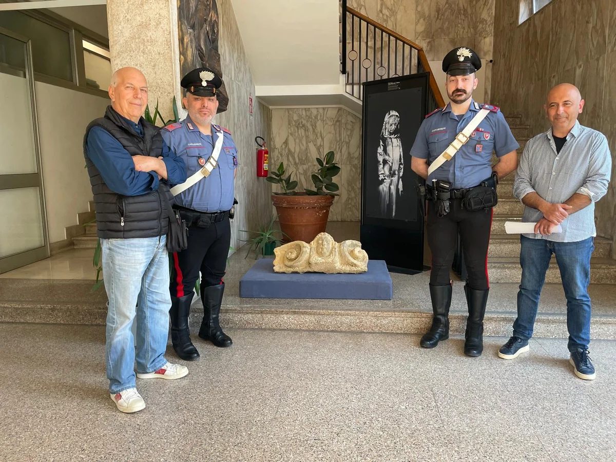 FOTO e VIDEO |Rinvenuta a Carapollo una scultura rubata nel fermano