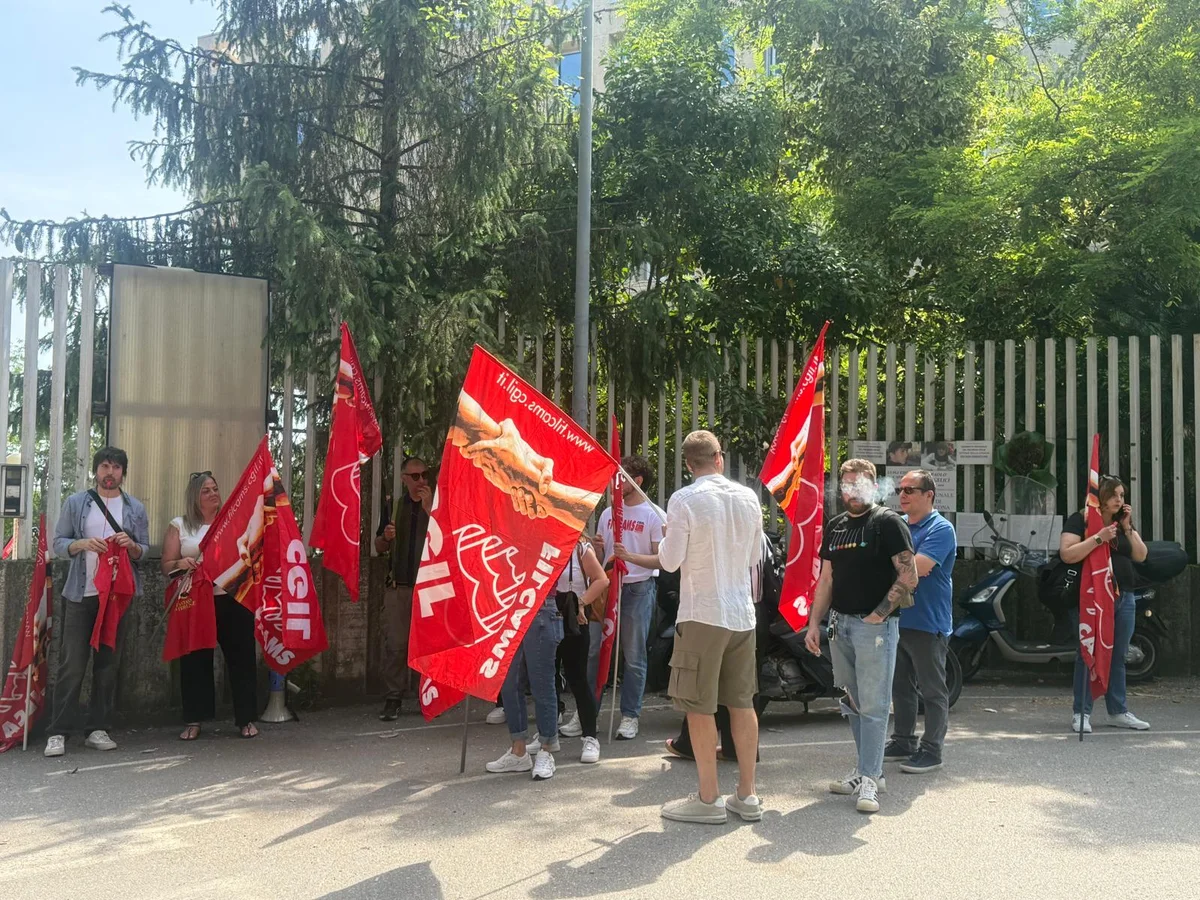 FOTO e VIDEO | I precari del Tribunale: la protesta di fonici, trascrittori e stenotipisti forensi