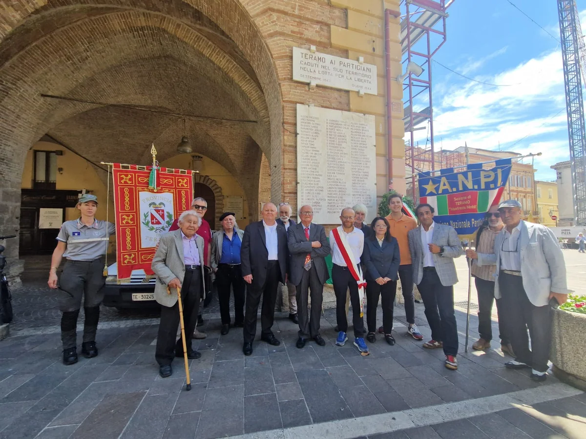FOTO | Celebrato l'82° anniversario della Liberazione di Teramo.