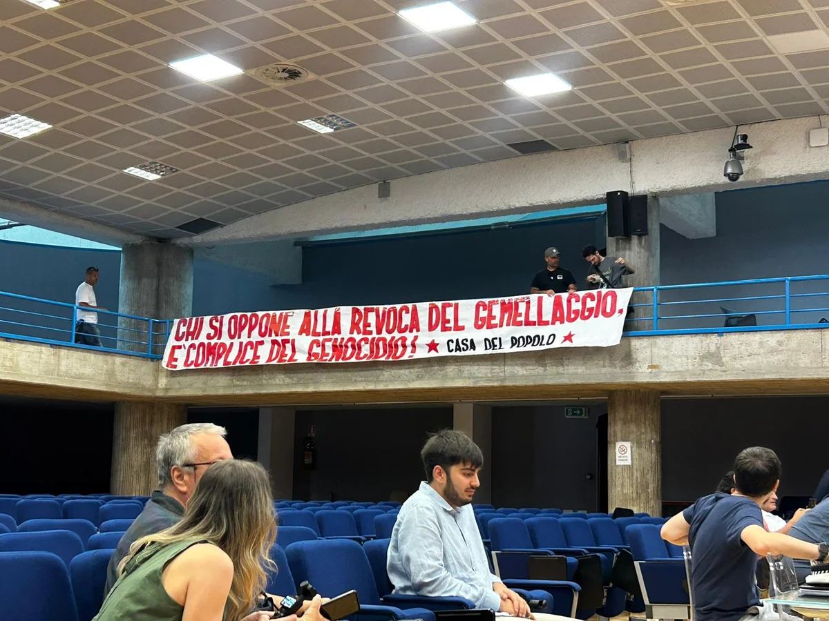 VIDEO | "Rossi contro Neri show" in consiglio, Rabbuffo: "Io sono un democratico, mica tappezzo città con striscioni di Casa Pound"