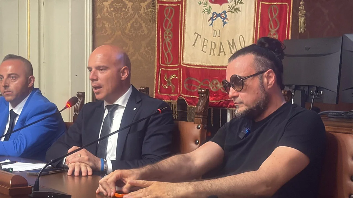 Melozzi definisce D'Angelo "geniale": "Sono lusingato, mi aiuti a riaprire Sala Polifunzianale"