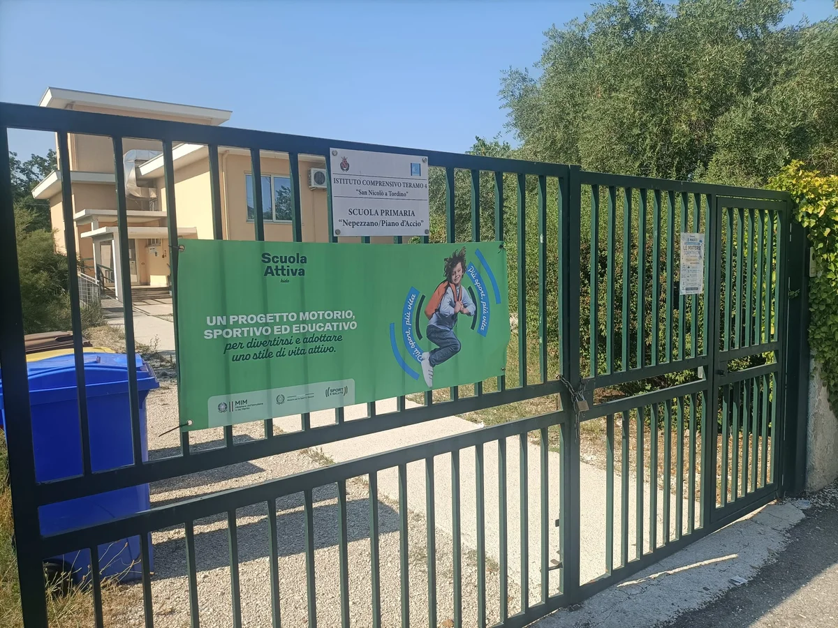 Vandali in azione nella scuola dell'Infanzia di Piano d'Accio