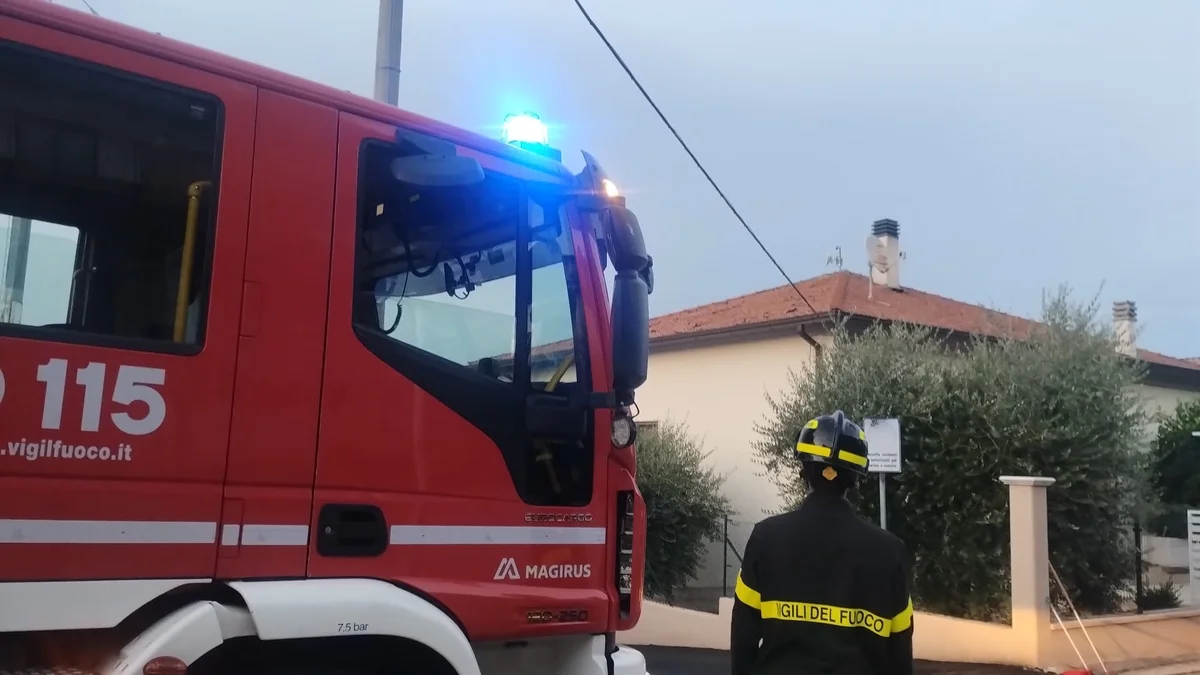 FOTO | Grandinata: 70 interventi dei Vigili del Fuoco in un giorno
