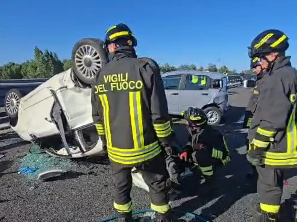 FOTO | Incidente sulla Teramo-Mare, doppio tamponamento con feriti nei pressi di Mosciano