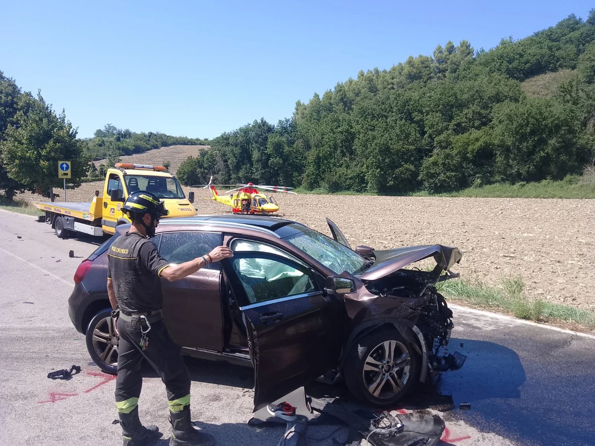 Grave incidente a Sant'Omero con 4 codici rossi trasferiti in tre ospedali diversi
