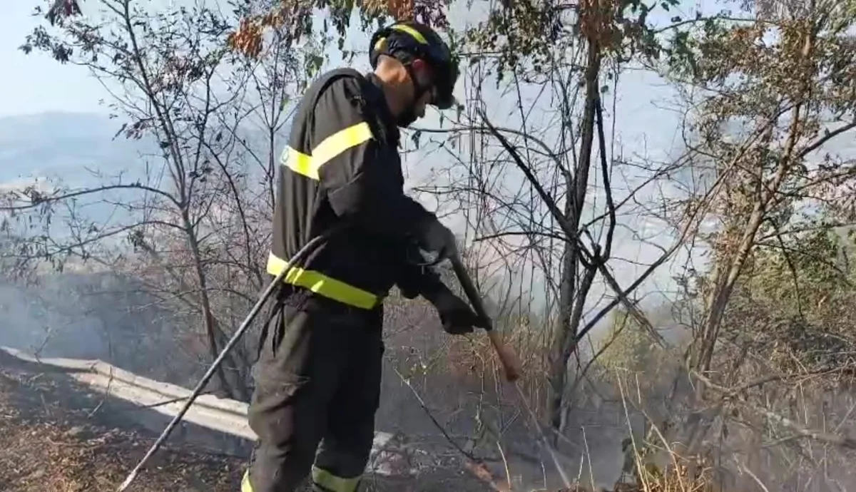 Vasto incendio a Muraglie di Montefino