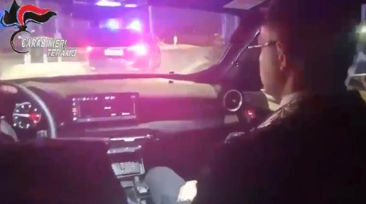 VIDEO | Controlli carabinieri nei locali di Alba Adriatica: alcol somministrato anche a minorenni