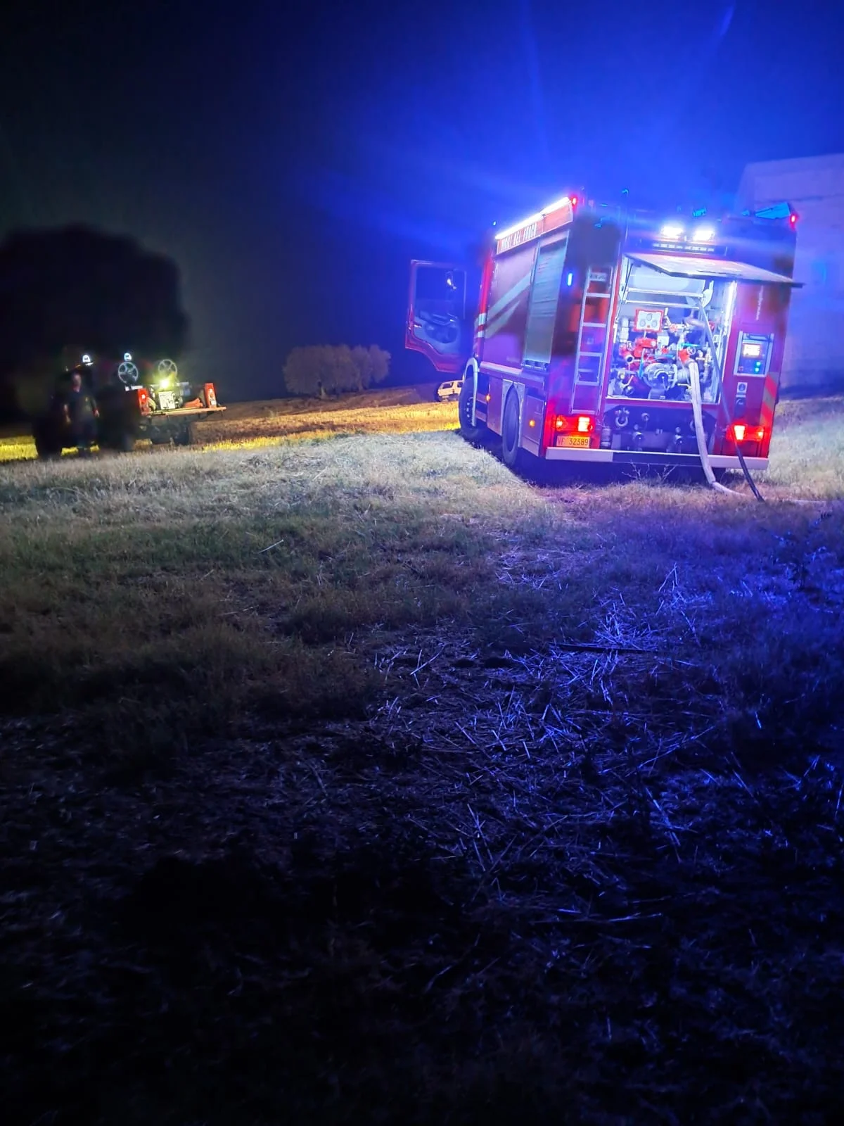 Incendio di 16 ettari di bosco a Castilenti: prosegue il presidio in zona Calanchi