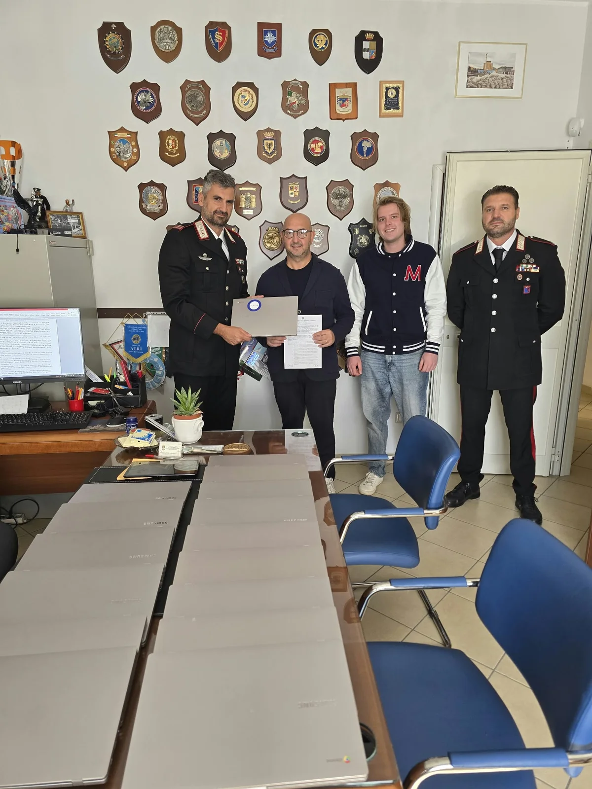 Pc e tablet trafugati al Liceo di Pescara: i Carabinieri restituiscono refurtiva
