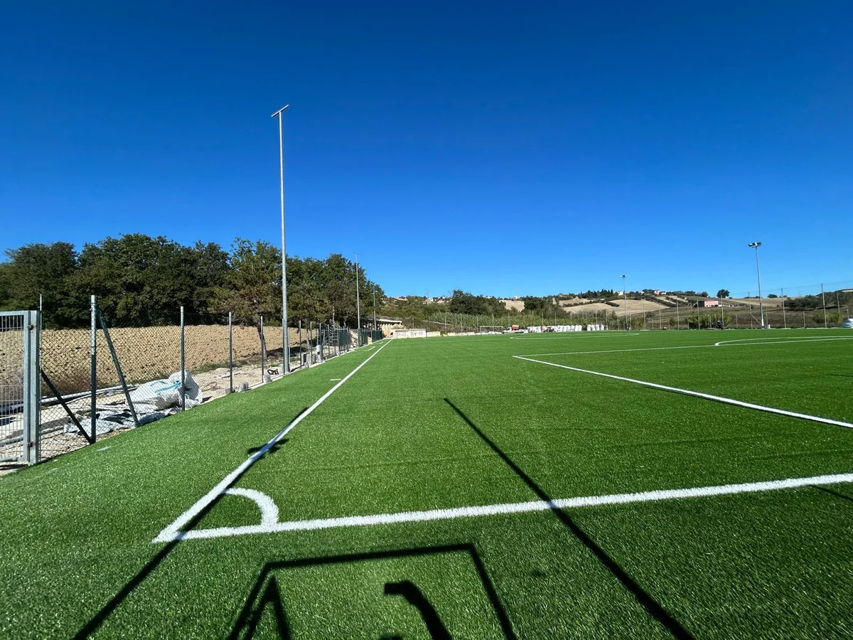 FOTO | Civitella, a Favale l’inaugurazione del campo sportivo “Gabriele Cosenza” e del centro polivalente per il sociale