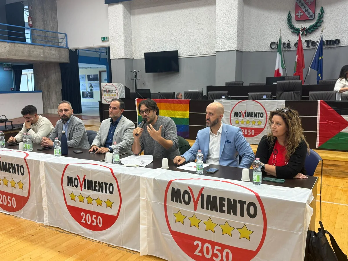 FOTO e VIDEO | Vertice regionale del Movimento 5 Stelle a Teramo tra certezze ed ambizioni