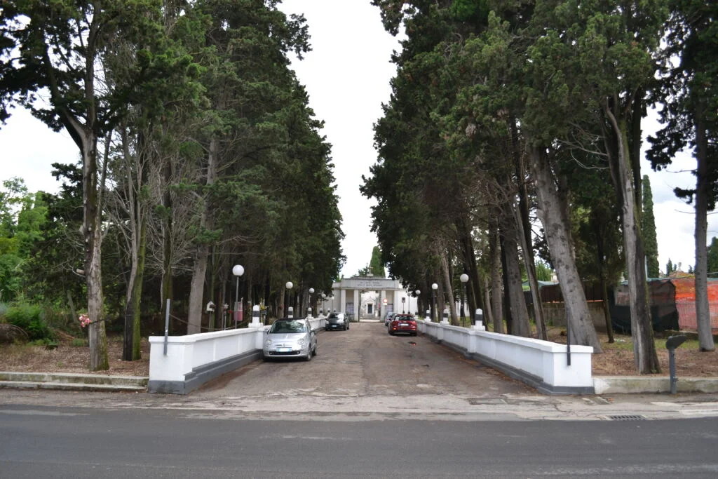 Cimitero di Giulianova assediato dai piccioni: installati i dissuasori