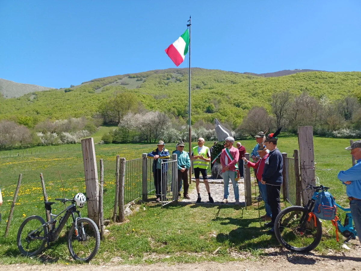 La bicicletta che ricorda e unisce: l'iniziativa del Fiab di L'Aquila