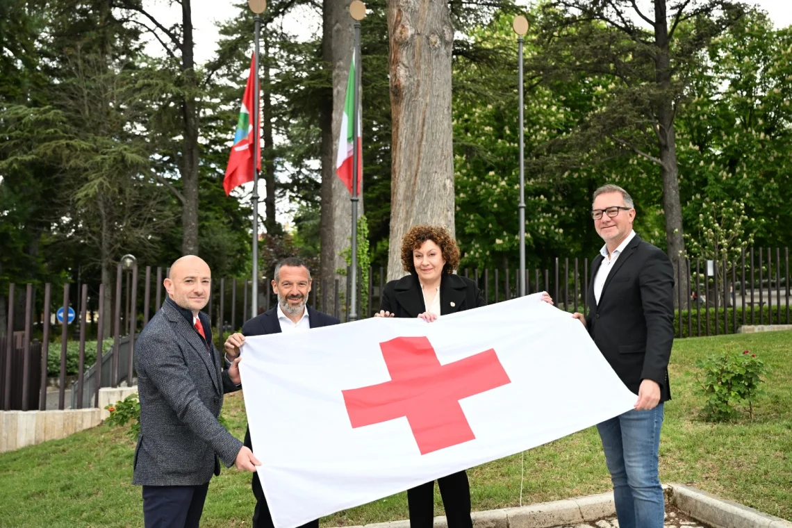 All’Emiciclo la cerimonia di consegna della bandiera della Croce Rossa