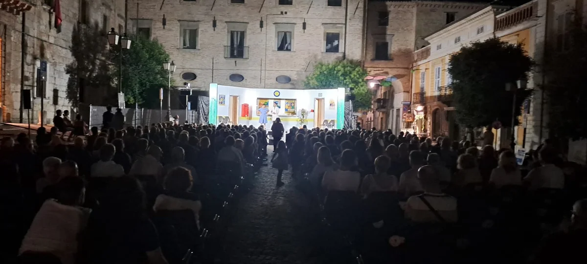 Teatro dialettale, sei serate di spettacoli per il Premio “Città di Atri”