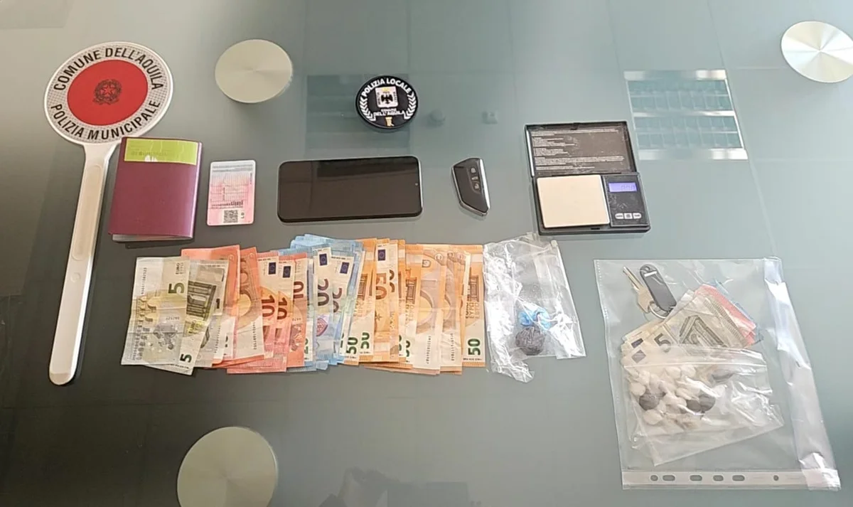 Controllo della Polizia Municipale a Preturo, sequestrate 39 dosi di cocaina