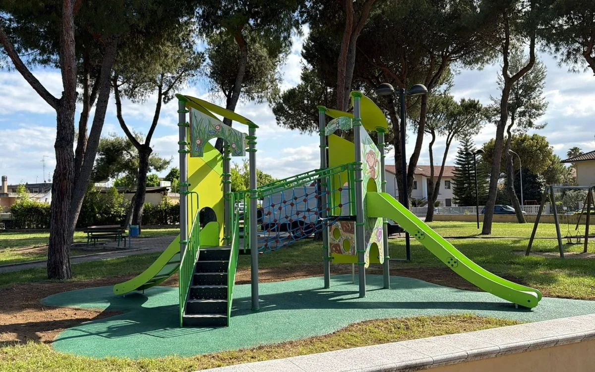 Nuovo gioco installato nel parco di Villa Rosa