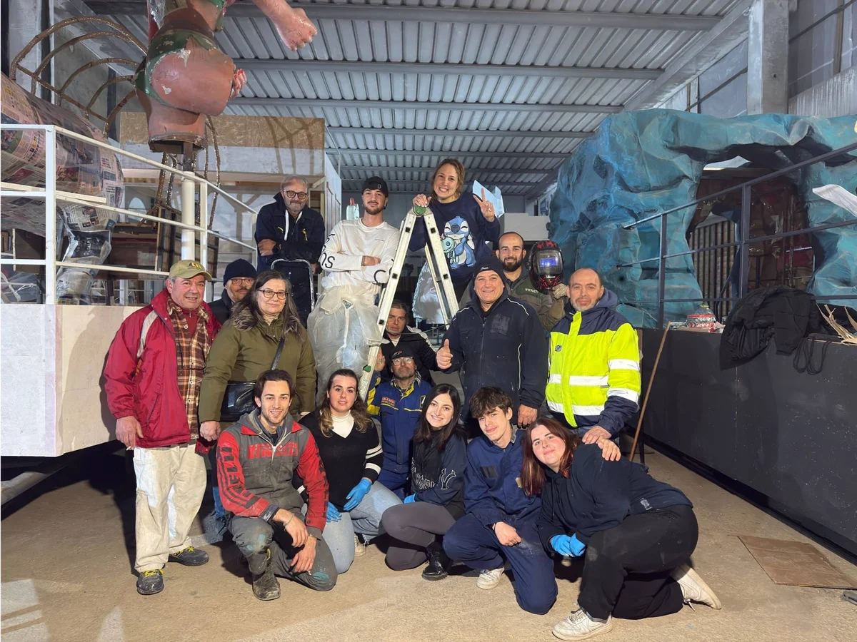 Carnevale 2026: a Martinsicuro e Villa Rosa la sfilata dei carri allegorici e gruppi mascherati