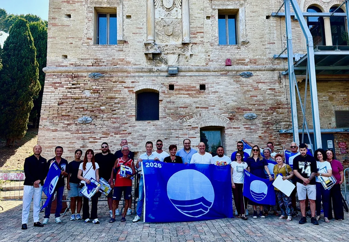 Consegnate le bandiere blu agli operatori turistici di Martinsicuro e Villa Rosa