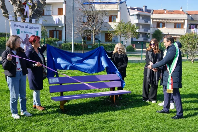 Epilessia, inaugurata a Martinsicuro la panchina viola